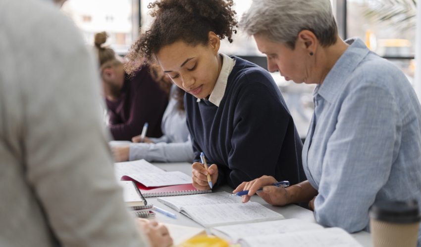 Construcao-da-Identidade-do-Educador-de-Educacao-de-Jovens-e-Adultos-scaled